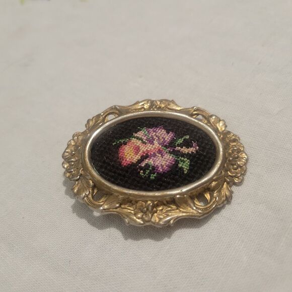 Vintage Petit Point Needlepoint Embroidered Floral Brooch Pin Flowers Black Gold - Picture 2 of 12